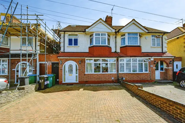 Meadow Road, WATFORD, photo 1