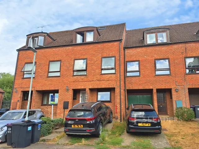 Kingfisher Way, Bishops Stortford, CM23, photo 1