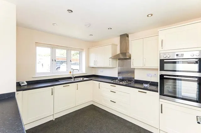 Pingle Place, Swadlincote, DE11, photo 2