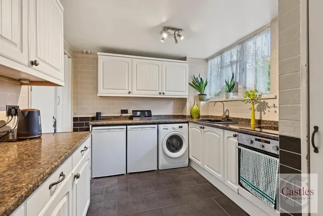 Exeter Road, Enfield, EN3, photo 1