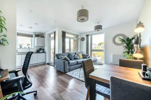 Photo 3 — Hera Avenue, Barnet, EN5 2FQ
