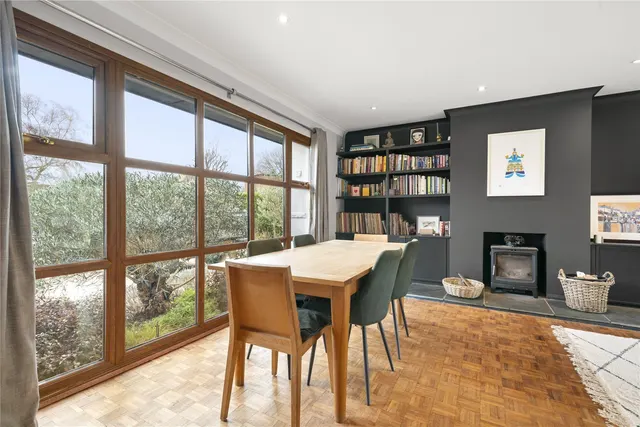 Photo 3 — Parkside Close, East Horsley, Leatherhead, Surrey, KT24
