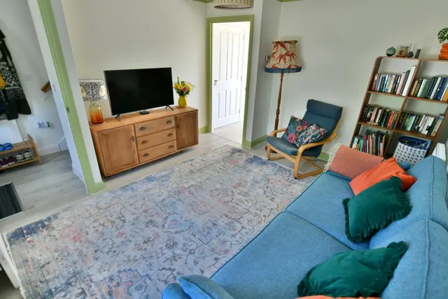 Moore Close, Wimborne, BH21, photo 3