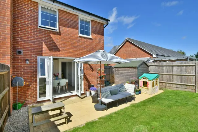 Moore Close, Wimborne, BH21, photo 2