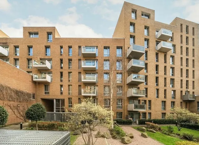 Nelson Walk, Bow, E3, photo 1