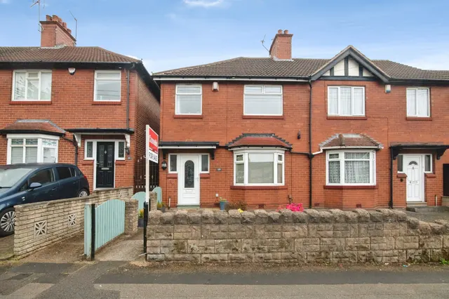 3 bedroom house — Vicarage Road, West Bromwich