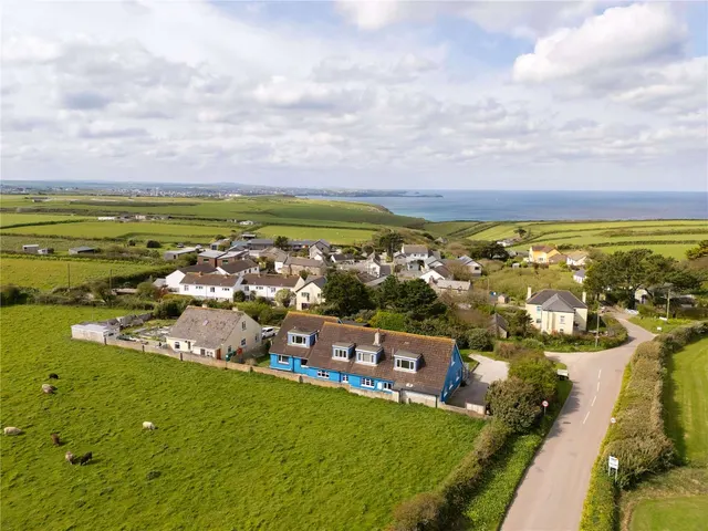 Tregurrian, Newquay, Cornwall, TR8 4AE, photo 1