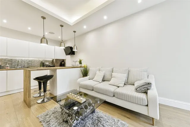 Photo 3 — Bedwell Crescent, Stevenage, Hertfordshire, SG1