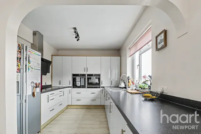 Kensington Place, Newport, NP19, photo 2
