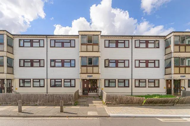 Hamilton Close, London, photo 1