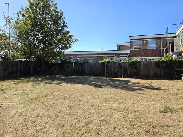 Harlington Road, Uxbridge, UB8, photo 3