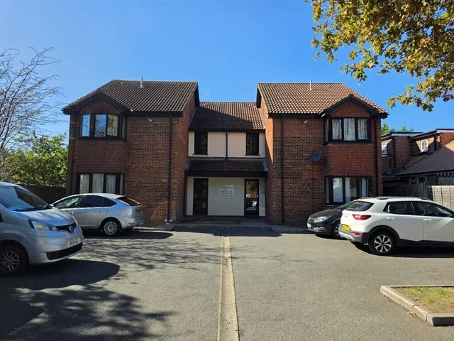 Harlington Road, Uxbridge, UB8, photo 1