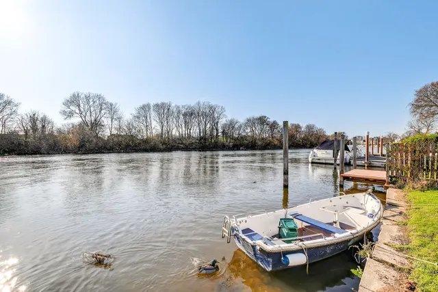 Photo 3 — Dunally Park, Shepperton TW17 8LJ