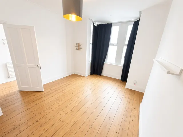 Wightman Road, Haringey, N8 0NA, photo 1