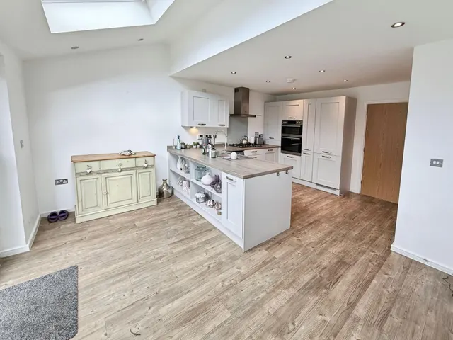 Ever Ready Crescent, Dawley, TF4, photo 2