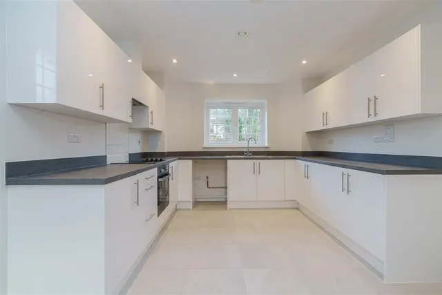 Templeside Gardens, High Wycombe, HP12, photo 2