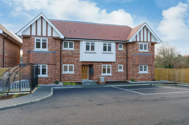 Templeside Gardens, High Wycombe, HP12, photo 1