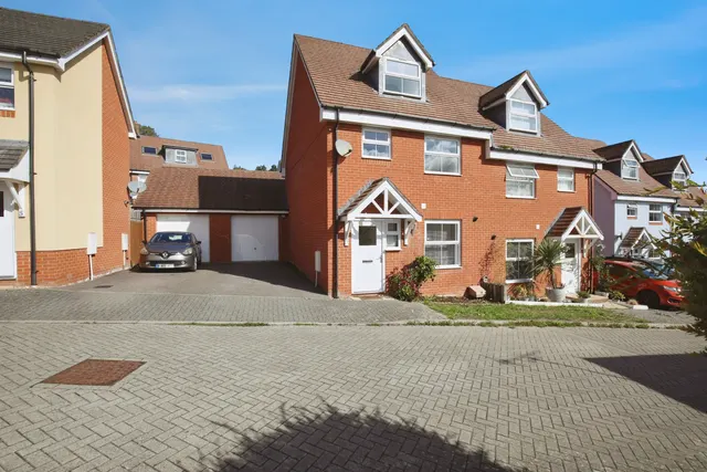 Yarrow Close, Andover, photo 1