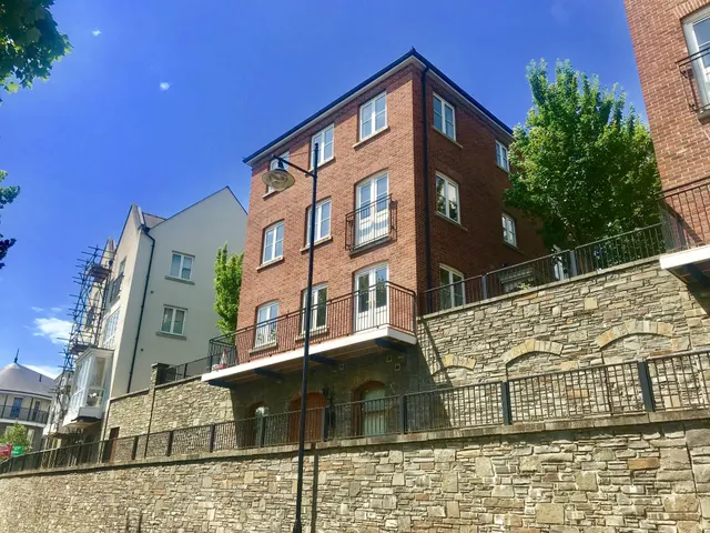 Meadow Bank Neath, SA10, photo 1