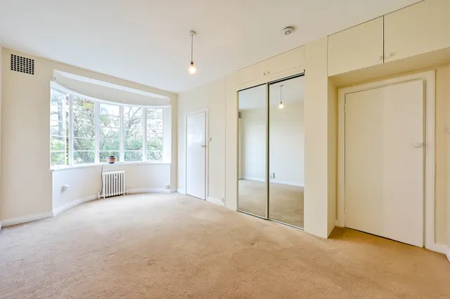 London, SW20, photo 1