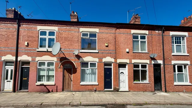 Henton Road, West End, photo 1