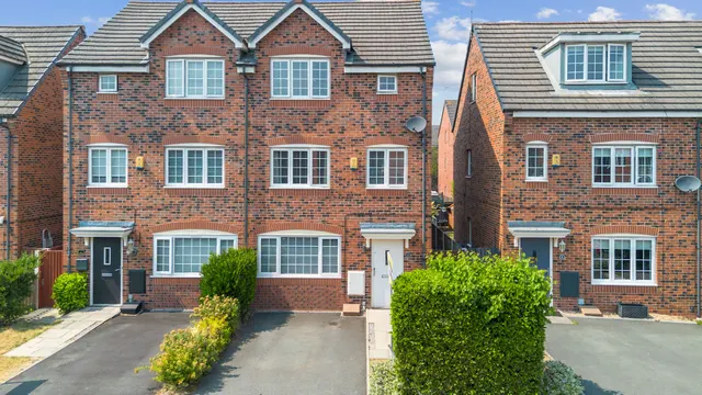 Latimer Close, Widnes, Widnes, WA8 9NR, photo 1