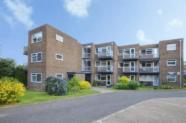 St. Johns Road, Harpenden, photo 1