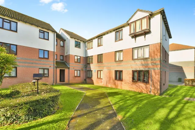 St. Michaels Close, Plymouth, PL1, photo 1