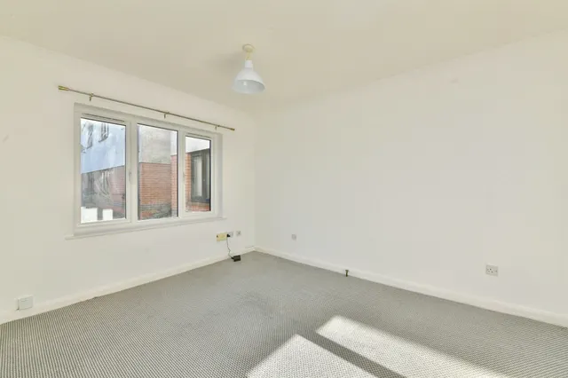 St. Michaels Close, Plymouth, PL1, photo 3