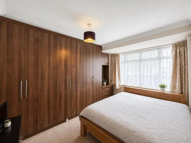 End Terrace, Southall, UB2, photo 2