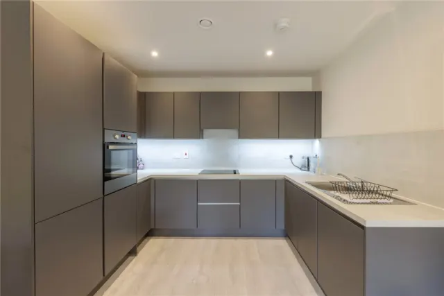 Inglis Way, Mill Hill, NW7, photo 3