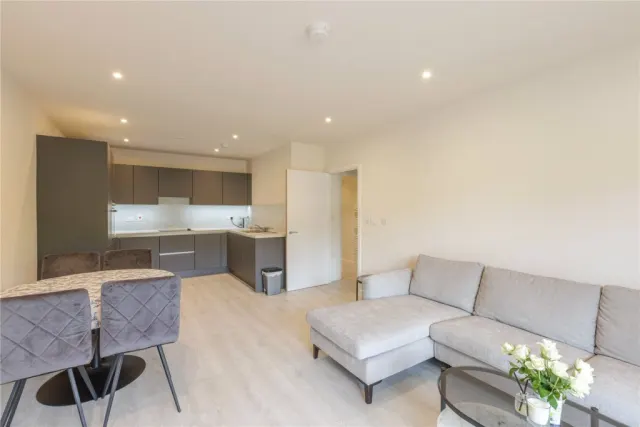 Inglis Way, Mill Hill, NW7, photo 2