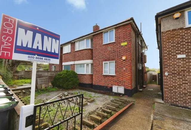 Meadow Close, London, SE6, photo 1