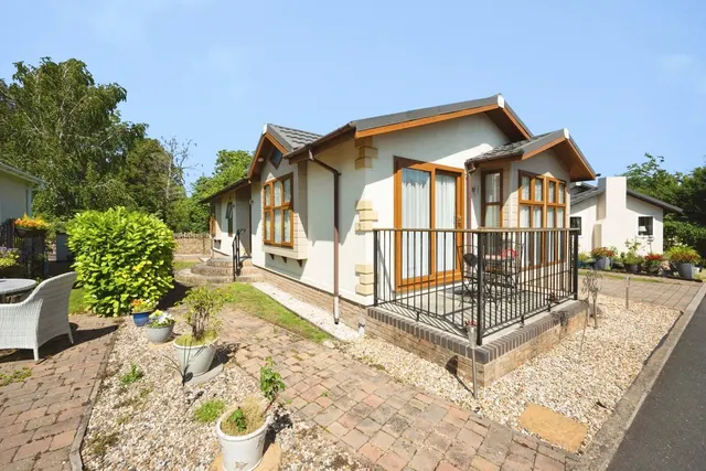 Radwell Court, Felmersham Road, Bedford, Bedfordshire, MK43, photo 1