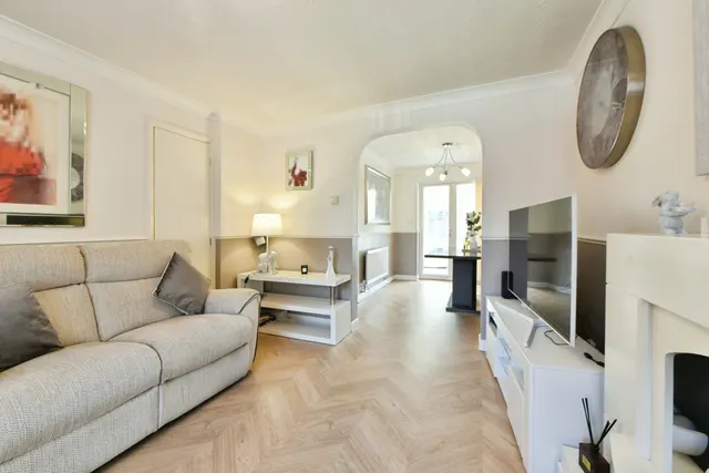 Sixpools Grove, Ellenbrook, M28, photo 1