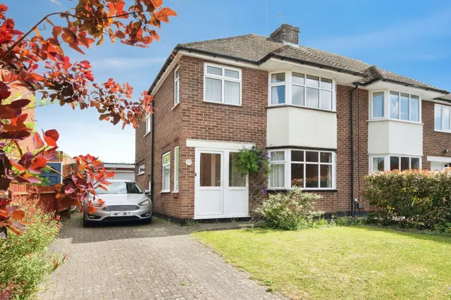 High Street, Newport Pagnell, MK16, photo 1