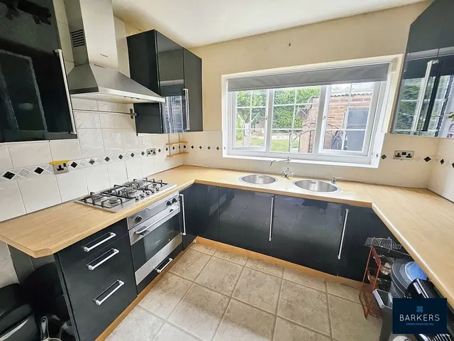 Photo 2 — Crowther Road, Heckmondwike WF16 9LA