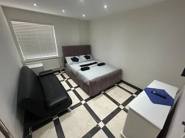 Derby Road, Burton upon Trent, DE14, photo 3