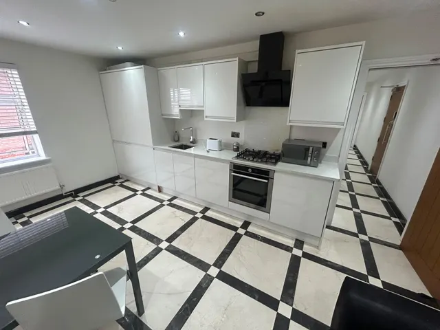 Derby Road, Burton upon Trent, DE14, photo 2