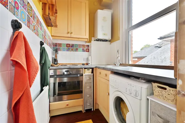 Broomhall Road, Woking, GU21, photo 3