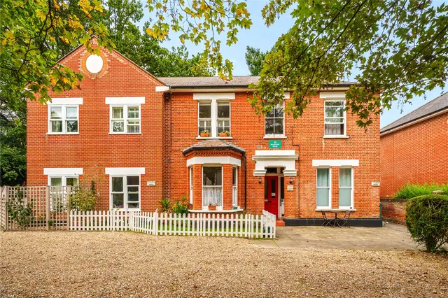 Broomhall Road, Woking, GU21, photo 1