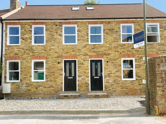 Waverley Road, Weybridge, Surrey, KT13, photo 1