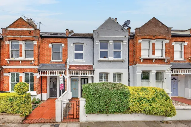 Astonville Street, London, photo 1