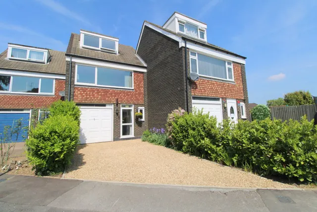 Gables Avenue, Ashford, TW15, photo 1