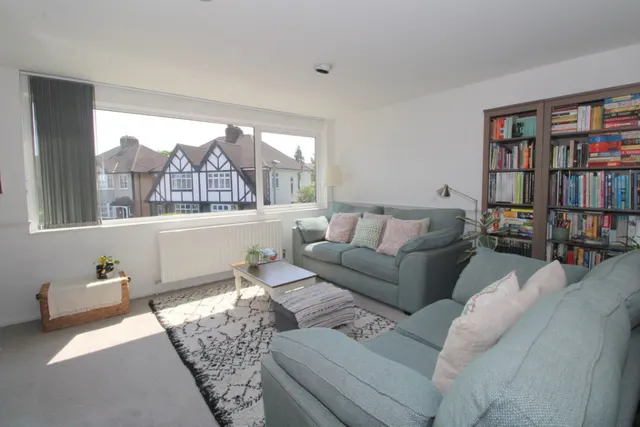 Gables Avenue, Ashford, TW15, photo 3