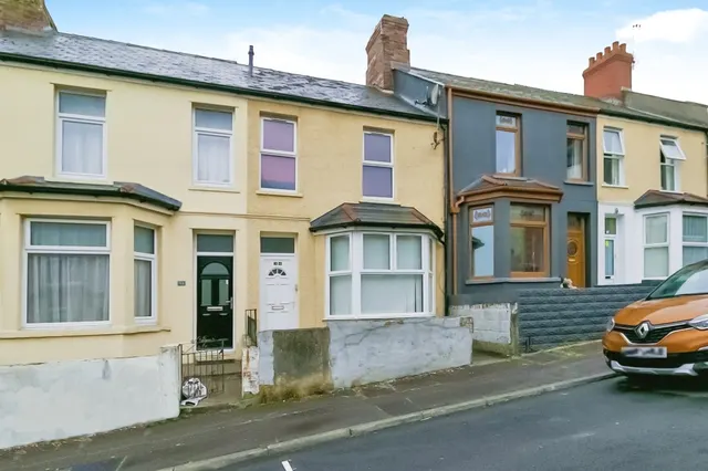Burlington Street, Barry, photo 1