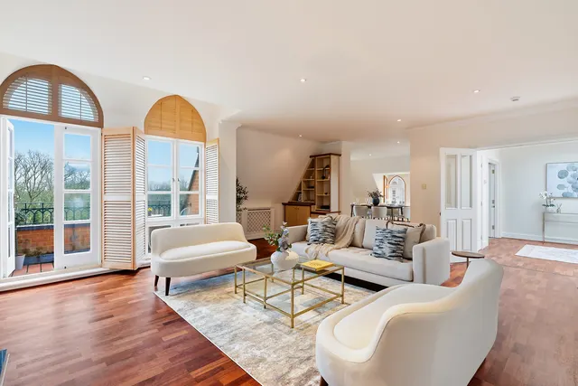 Holloway Drive, Virginia Water, GU25, photo 2
