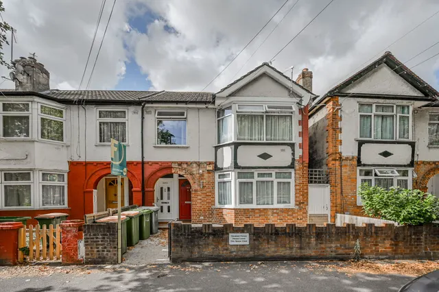 163a Gainsborough Avenue, London, photo 1