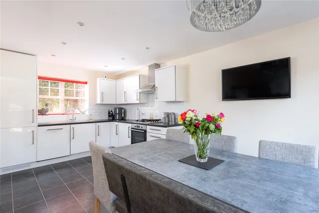 Walnut Tree Close, Winslow, MK18, photo 2