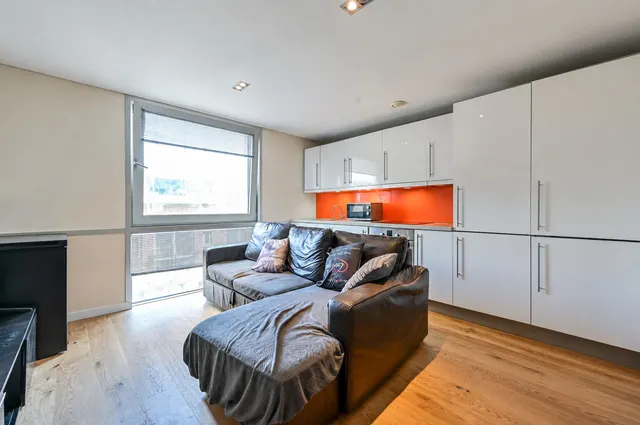 Flat 16, 32 Richmond Road, Kingston Upon Thames, photo 1